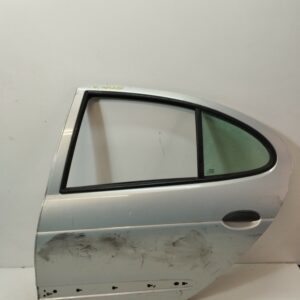 PUERTA TRASERA IZQUIERDA RENAULT MEGANE I CLASSIC (LA0) 1.9 dTi Alize DIESEL Motor 1,9 Ltr.  98 CV  [1996 - 2001] 4 Puertas