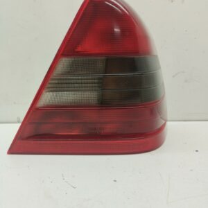 FAROL TRASERO DERECHO EXTERIOR MERCEDES CLASE C (W202) BERLINA 220 CDI (202.133) DIESEL Motor 2,2 Ltr.  125 CV  [1993 - 2000] 4 Puertas