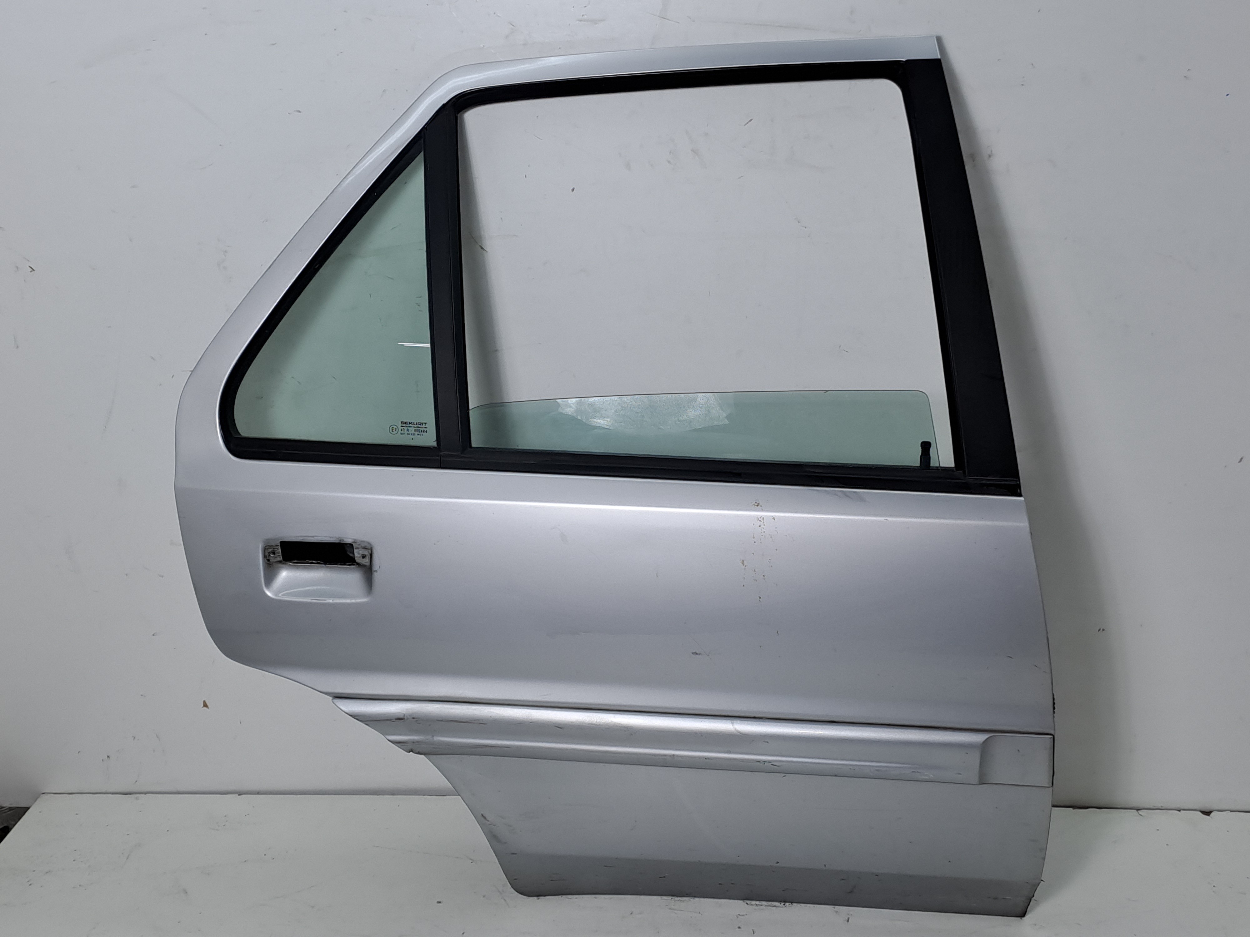 PUERTA TRASERA DERECHA CITROEN SAXO 1.5 D Seduction DIESEL Motor 1,5 Ltr.  57 CV  [1996 - 2000] 5 Puertas