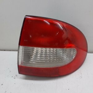 FAROL TRASERO DERECHO EXTERIOR RENAULT MEGANE I CLASSIC (LA0) 1.4e RN NAFTA Motor 1,4 Ltr.  75 CV  [1996 - 2001] 4 Puertas