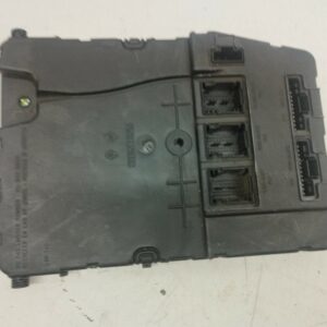 CAJA RELES / FUSIBLES / MODULO BSI RENAULT MEGANE II CLASSIC BERLINA Confort Authentique DIESEL Motor 1,5 Ltr.  106 CV  [2003 - 2010] 4 Puertas