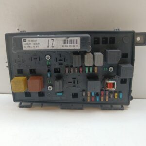 Caja Reles / Fusibles Chevrolet Zafira B 2005-2014 1.9 CDTI 1.9L 88kW 13250231