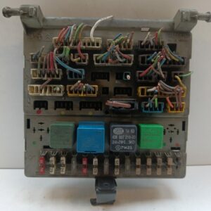 Caja Reles / Fusibles Peugeot 205 Berlina 1983-1998 1.3 CC